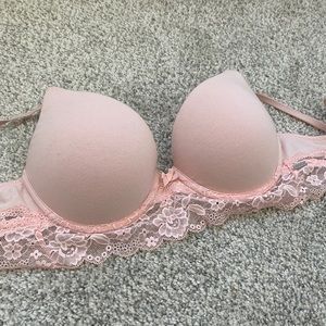 Gilly Hicks bra in pink w/ lace band